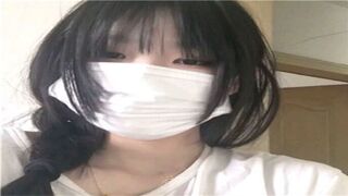 清纯萝莉学妹在酒店给男友足交爽的一逼